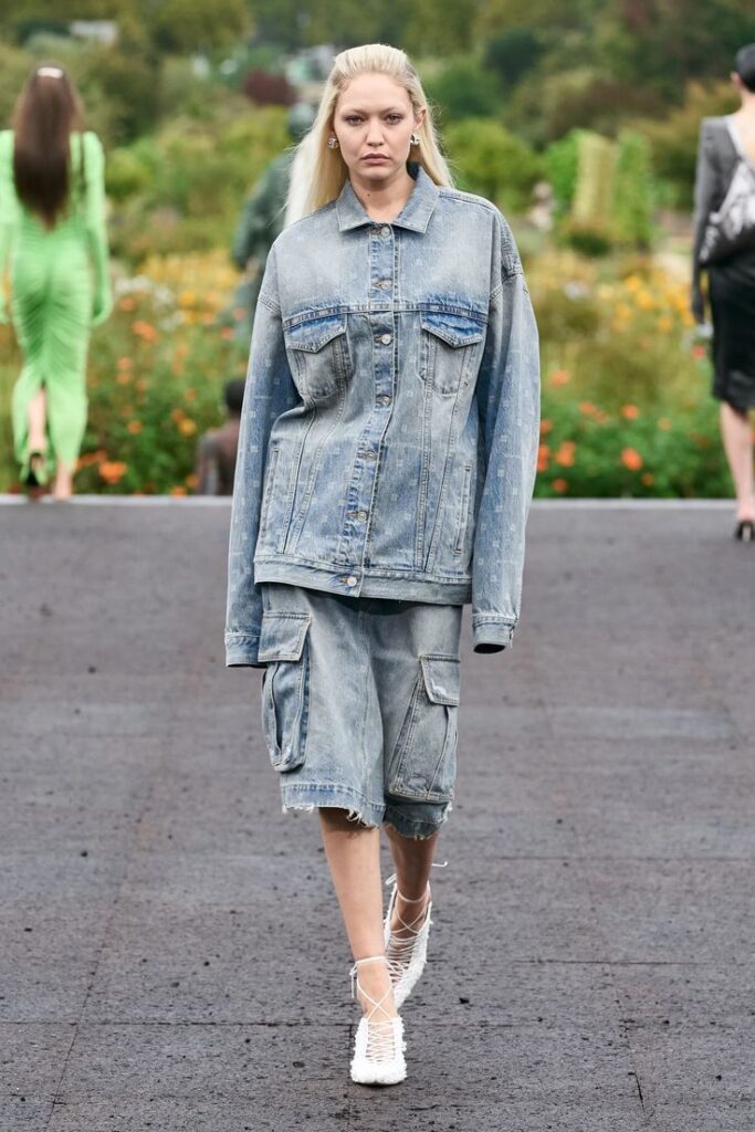 10. Givenchy SS23 – Sculpted Elegance