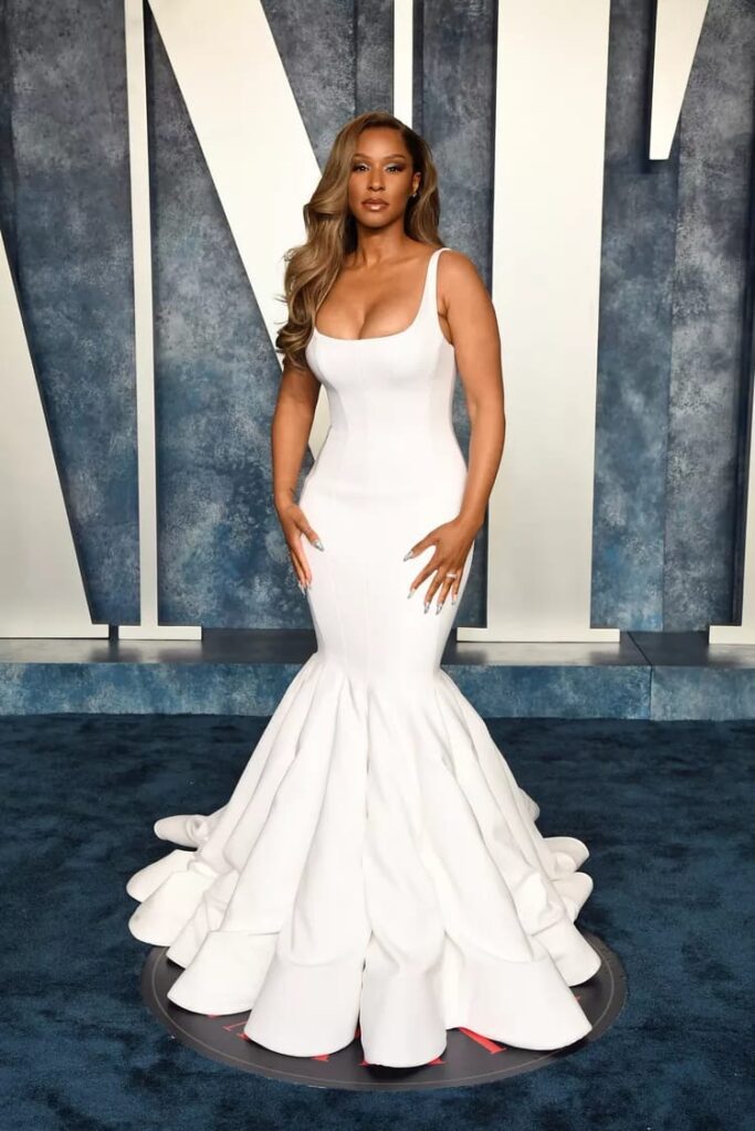 8. Vanity Fair Oscars Party – Bridal-Inspired Neutral