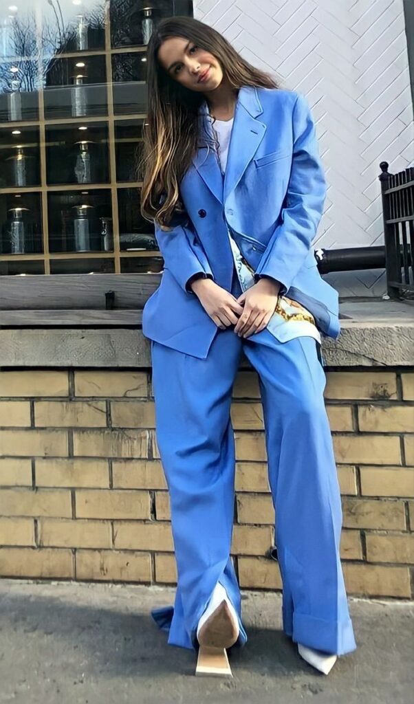 How to Recreate Olivia Rodrigo Casual Looks at Home