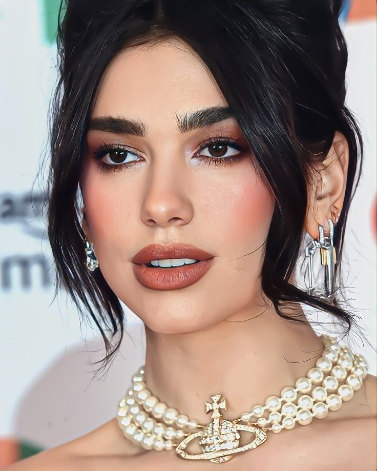 Makeup and Hair Tips Inspired by Dua’s Grunge Era