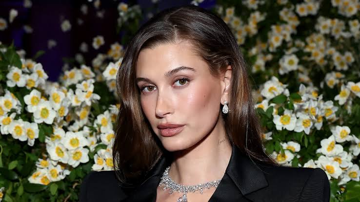 How to Copy Hailey Bieber's Style