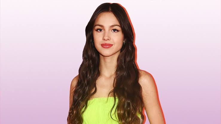 Olivia Rodrigo Casual Style Guide 2025